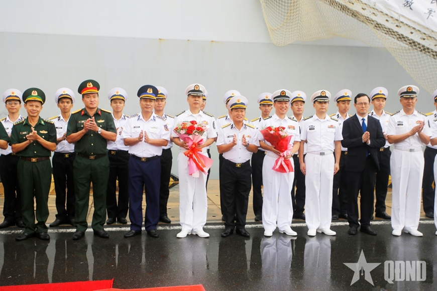Chinese PLA Navy task group pays visit to Khanh Hoa province